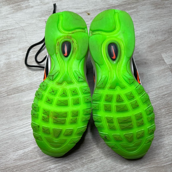 Nike missing 1 shoe lace - Picture 1 of 2